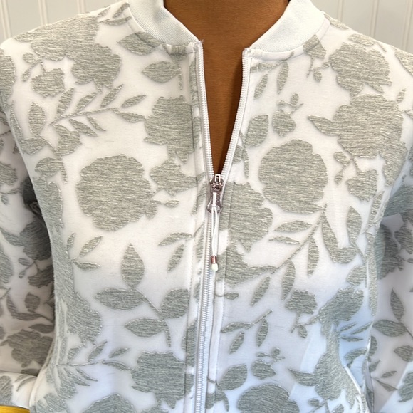 NWT Calia BodyBreeze Grey and Yellow Zippered Sweatshirt! Size medium! - Picture 2 of 12